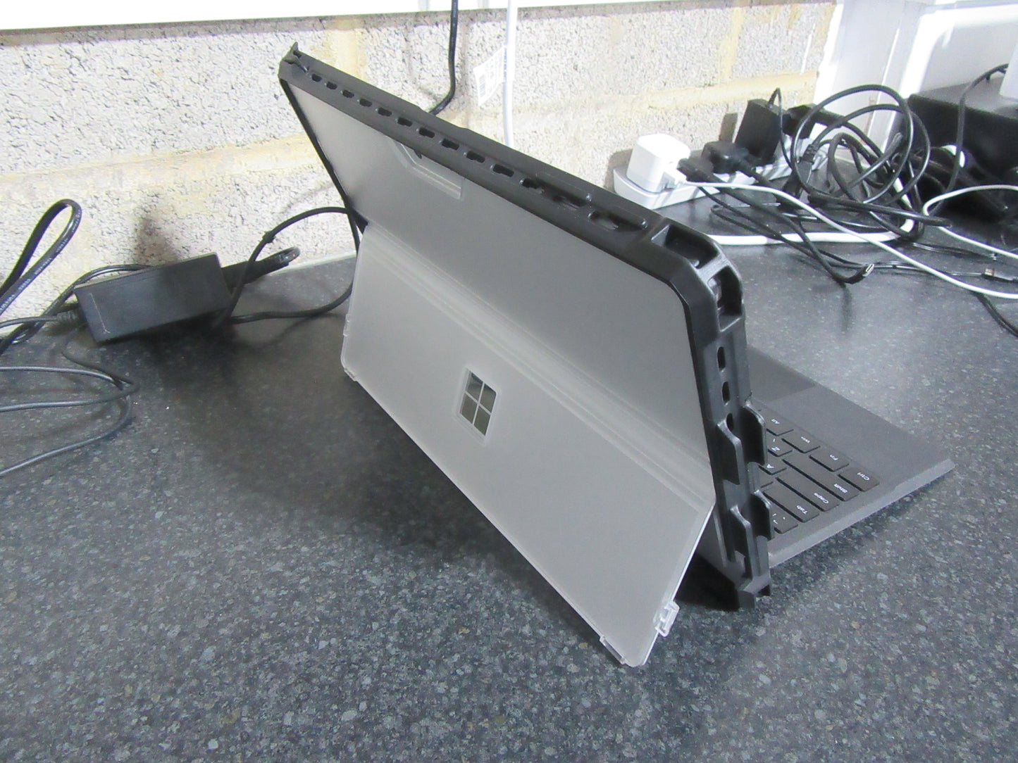 MicroSoft Surface Pro 7 i5-1035G4 5GHz 8GB 128GB SSD 12" Touch Screen Grade A